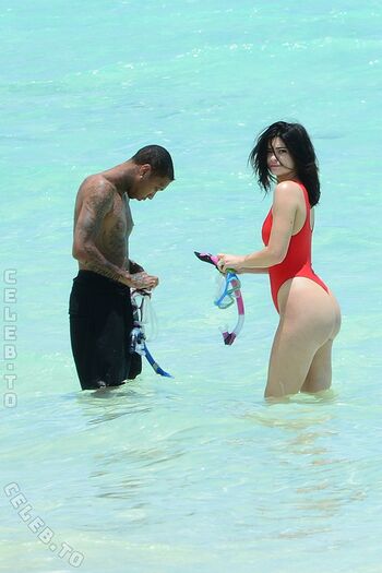Kylie jenner  page leaked private photo uncensored HD quality