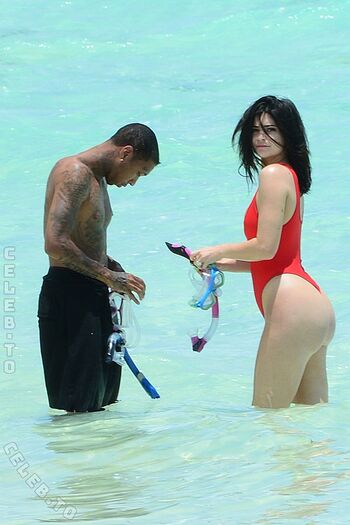 Kylie jenner  page leaked private photo uncensored HD quality