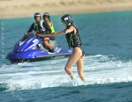 Kylie jenner  page leaked private photo uncensored HD quality