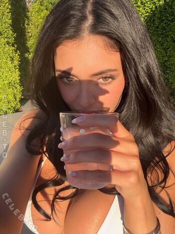 Kylie jenner  page leaked private photo uncensored HD quality