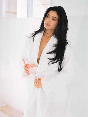 Kylie jenner  page leaked private photo uncensored HD quality