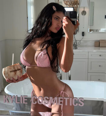 Kylie jenner  page leaked private photo uncensored HD quality