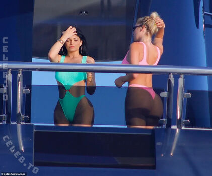 Kylie jenner  page leaked private photo uncensored HD quality