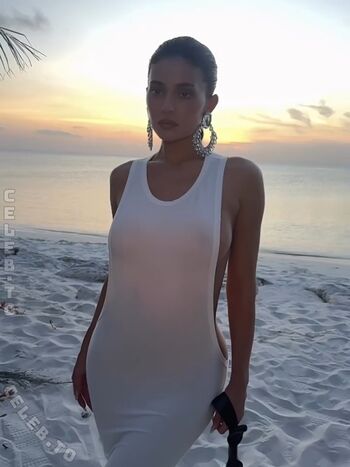 Kylie jenner  page leaked private photo uncensored HD quality