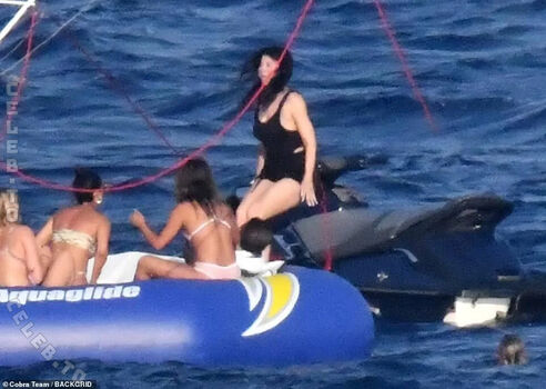 Kylie jenner  page leaked private photo uncensored HD quality