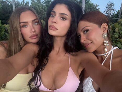 Kylie jenner  page leaked private photo uncensored HD quality