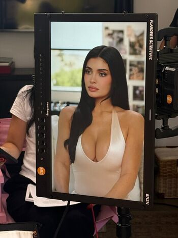 Kylie jenner  page leaked private photo uncensored HD quality