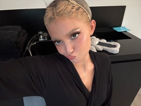 Kylie jenner  page leaked private photo uncensored HD quality