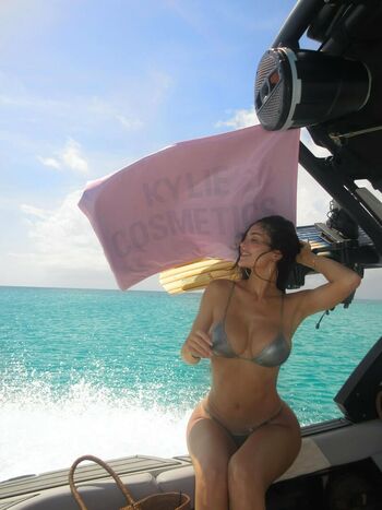 Kylie jenner  page leaked private photo uncensored HD quality