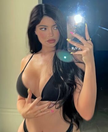 Kylie jenner  page leaked private photo uncensored HD quality