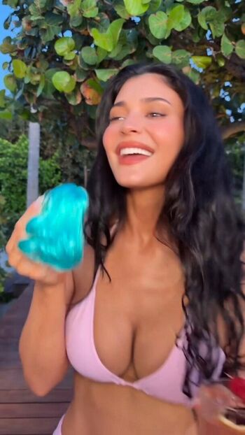 Kylie jenner  page leaked private photo uncensored HD quality