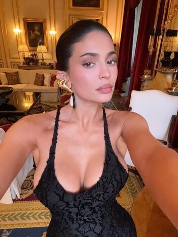 Kylie jenner  page leaked private photo uncensored HD quality