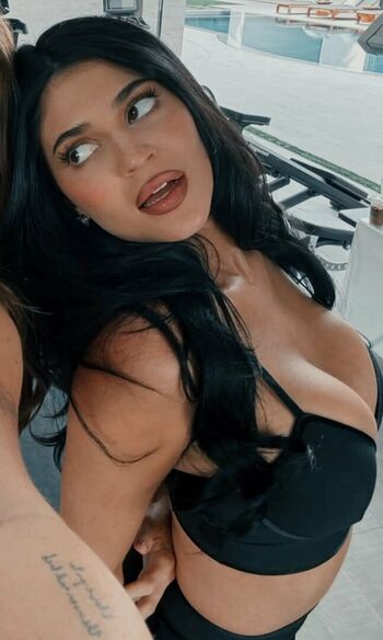 Kylie jenner  page leaked private photo uncensored HD quality