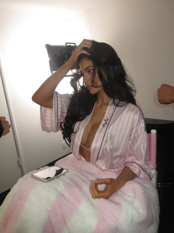 Kylie jenner  page leaked private photo uncensored HD quality