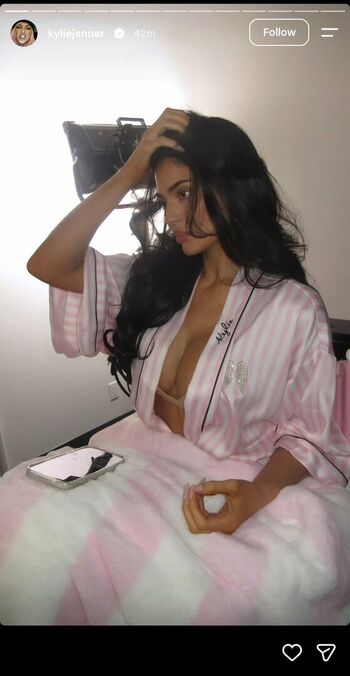 Kylie jenner  page leaked private photo uncensored HD quality