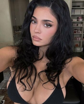 Kylie jenner  page leaked private photo uncensored HD quality