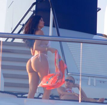 Kylie jenner leaked private photo uncensored HD quality