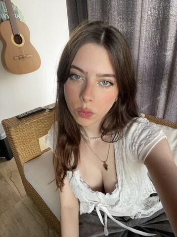 Laurakatsz leaked private photo uncensored HD quality