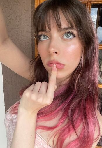 Laurakatsz leaked private photo uncensored HD quality