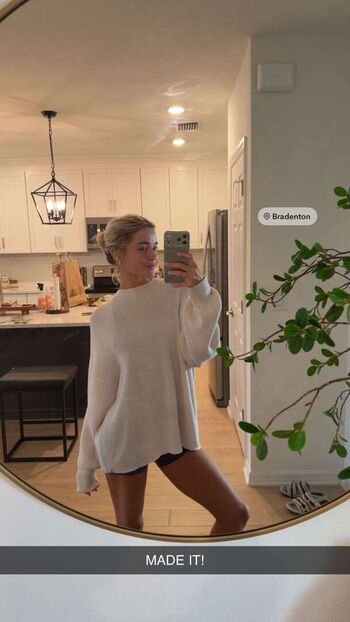 Livvy dunne  page leaked private photo uncensored HD quality