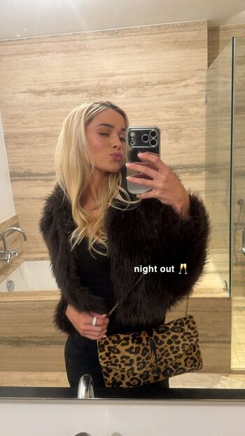 Livvy dunne  page leaked private photo uncensored HD quality