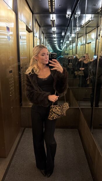 Livvy dunne  page leaked private photo uncensored HD quality