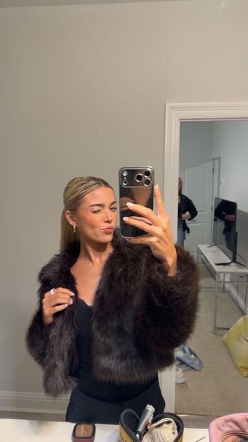 Livvy dunne  page leaked private photo uncensored HD quality