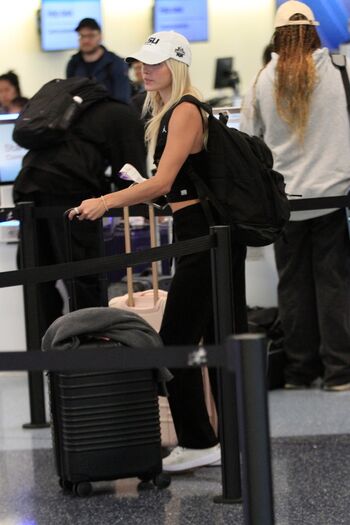 Livvy dunne  page leaked private photo uncensored HD quality