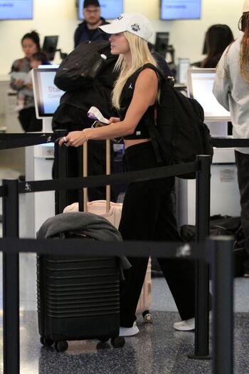 Livvy dunne  page leaked private photo uncensored HD quality