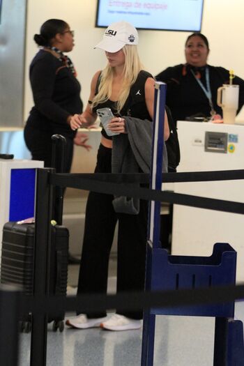 Livvy dunne  page leaked private photo uncensored HD quality