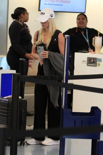 Livvy dunne  page leaked private photo uncensored HD quality