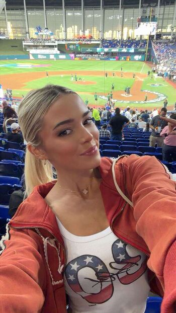 Livvy dunne  page leaked private photo uncensored HD quality