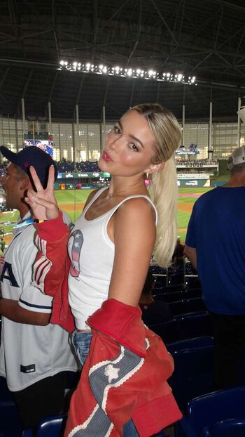 Livvy dunne  page leaked private photo uncensored HD quality