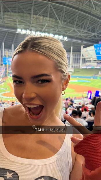 Livvy dunne  page leaked private photo uncensored HD quality