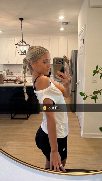 Livvy dunne  page leaked private photo uncensored HD quality