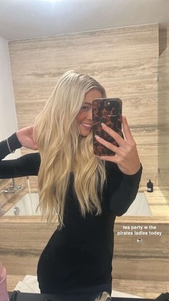 Livvy dunne  page leaked private photo uncensored HD quality