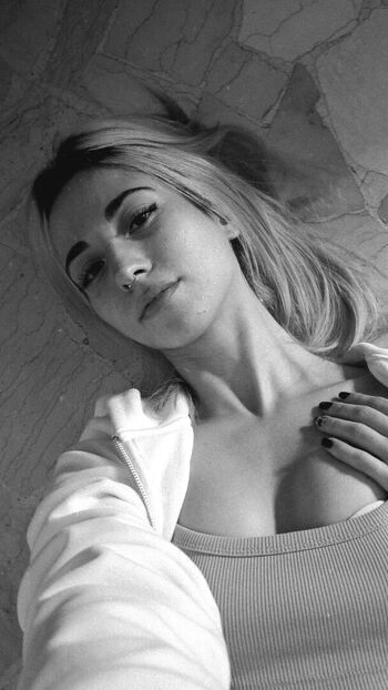 Lucrelisa  page leaked private photo uncensored HD quality