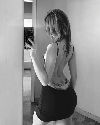 Lucrelisa  page leaked private photo uncensored HD quality