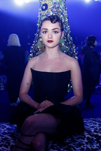 Maisie williams leaked private photo uncensored HD quality