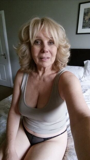 Mature women leaked private photo uncensored HD quality