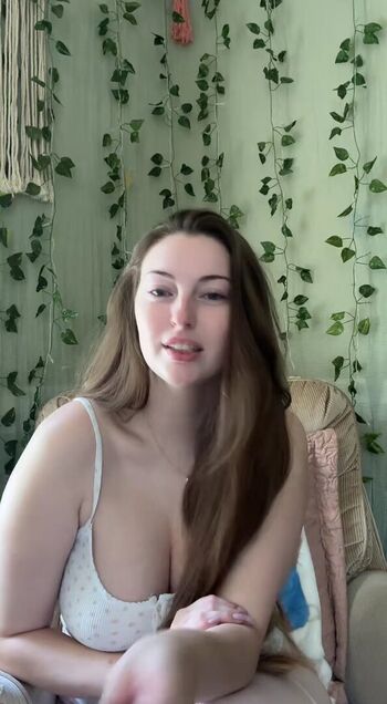Moorer reading leaked private photo uncensored HD quality