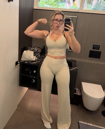 Pineapplebrat leaked private photo uncensored HD quality