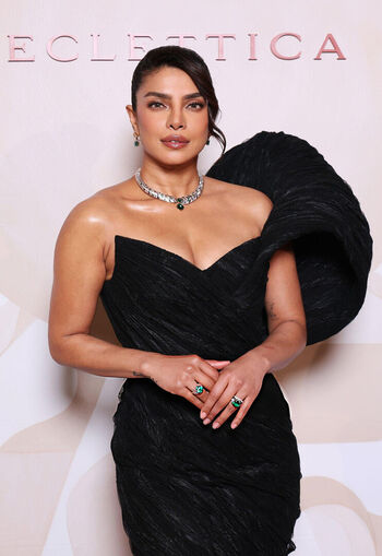 Priyanka chopra page leaked private photo uncensored HD quality