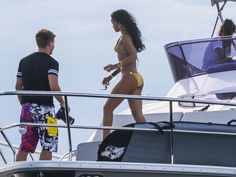 Rihanna  page leaked private photo uncensored HD quality