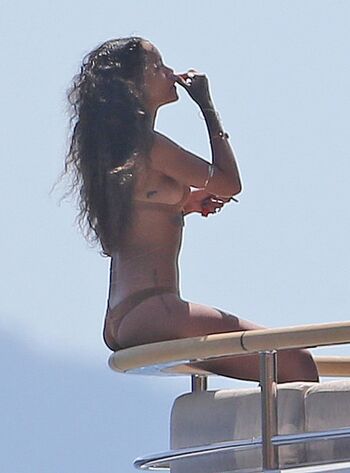 Rihanna  page leaked private photo uncensored HD quality