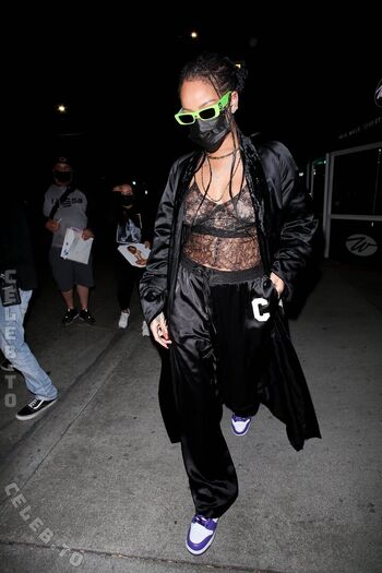 Rihanna  page leaked private photo uncensored HD quality