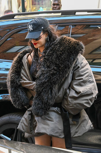 Rihanna  page leaked private photo uncensored HD quality