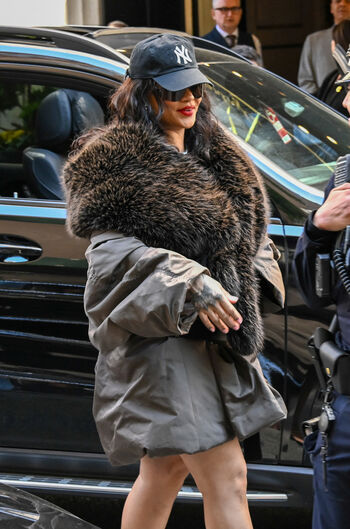 Rihanna  page leaked private photo uncensored HD quality