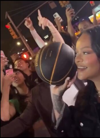 Rihanna  page leaked private photo uncensored HD quality
