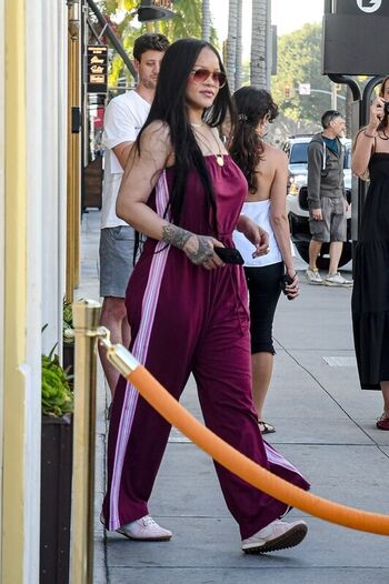 Rihanna  page leaked private photo uncensored HD quality